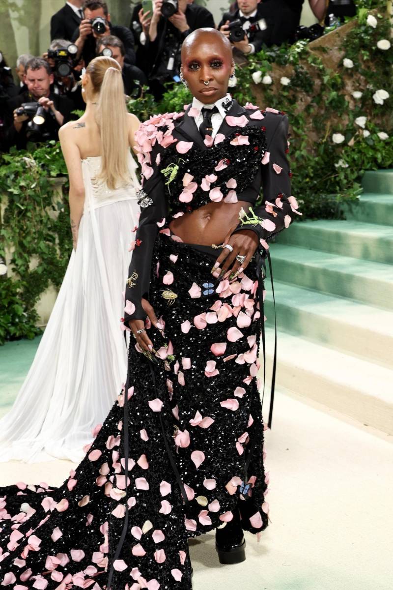 Cynthia Erivo.Una artista completa y una de las presencias más impactantes del evento. Cynthia no teme experimentar y siempre entrega moda con sustancia. 