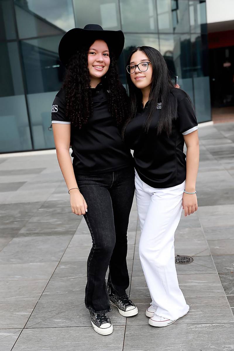 Andrea Galindo y Valeria Arteaga.