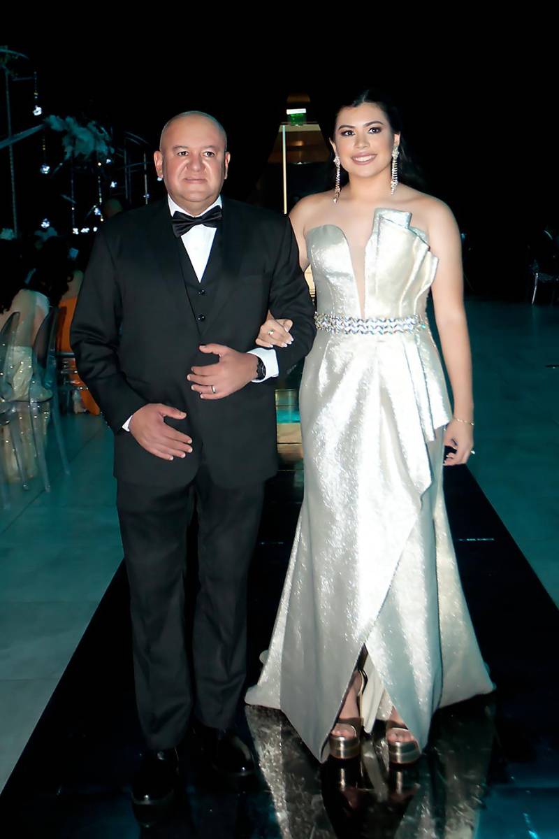 Suyapa Bourdeth y su padre Carlos Bourdeth.