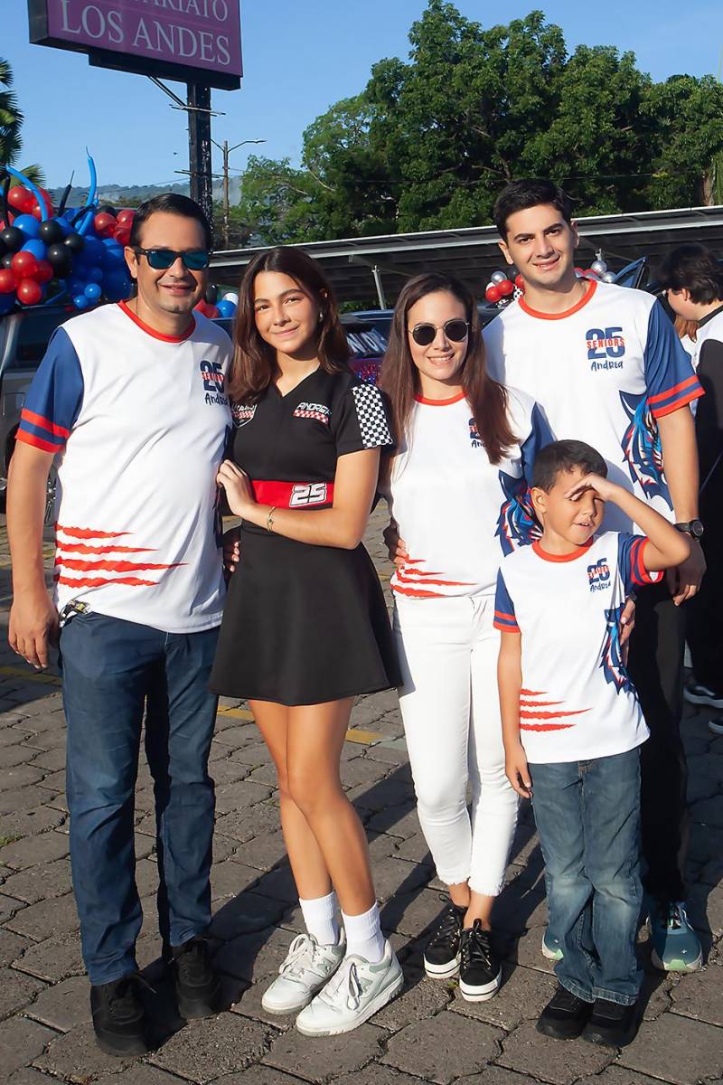 Andrea Pineda y su familia.