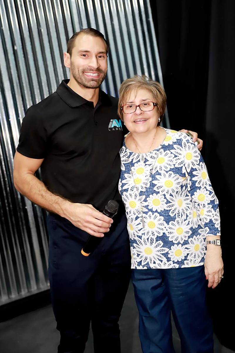 Miguel Larach y su madre Ana de Larach