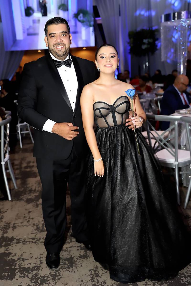 María Fernanda Torres Solís con su padre Miguel Mariano Torres Banegas