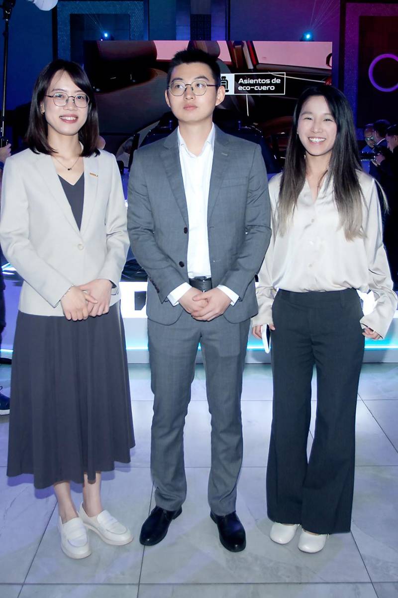 Shizhe Chen, Haoyu Zhang y Haoyu Zhang.