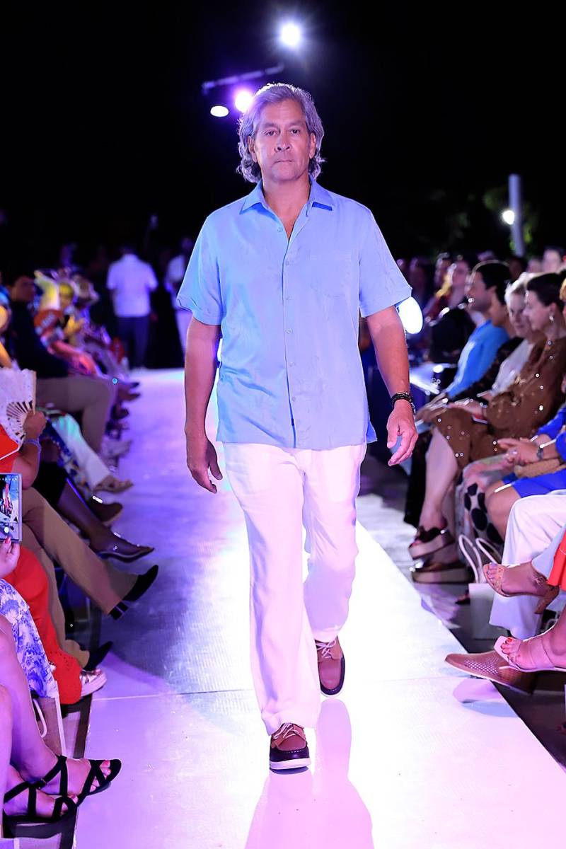 La pasarela de Roatán Vibes Boutique en el Roatán Fashion Show 2025