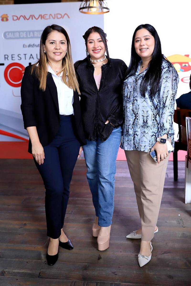 Yency García, Maru Quezada y Laury Cárcamo.