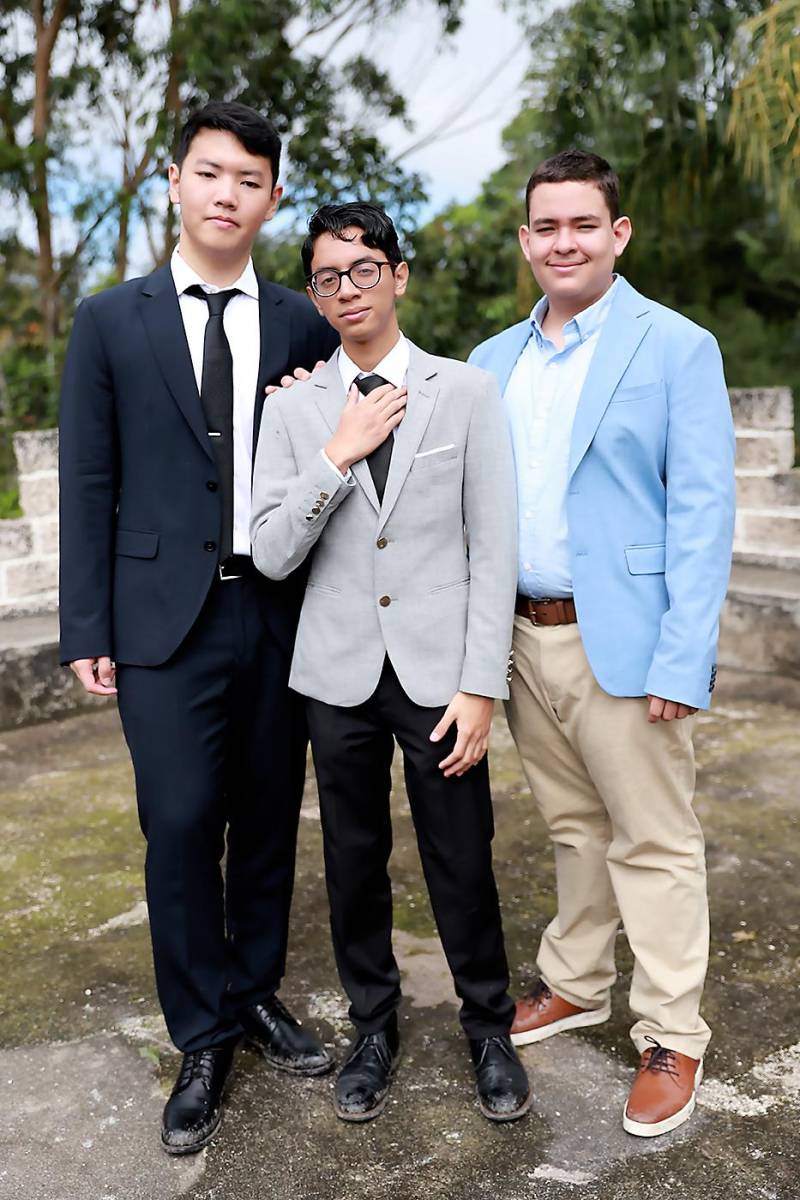 Andi Weng, Leonardo Flores y Luis Moya. 