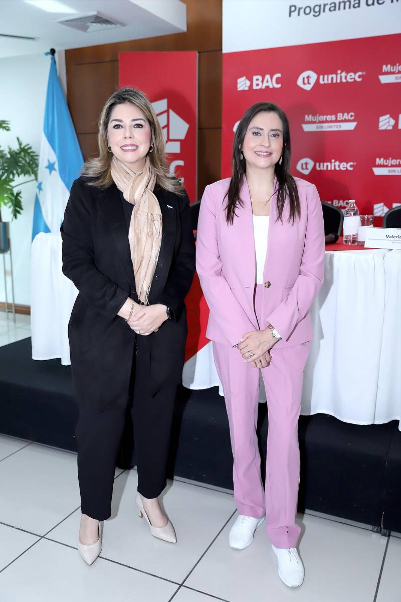 María Antonieta Mejía y Valeria Ríos.