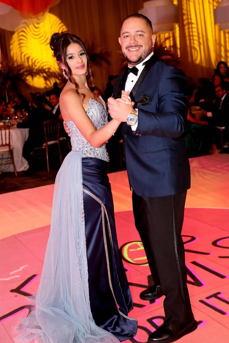 Miah Vindel y su padre Raúl Galeano. 