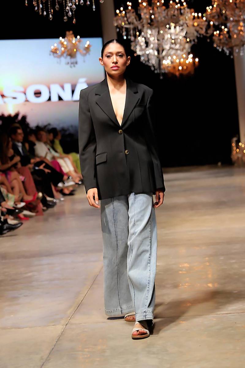 Casoná cierra con broche de oro BAC Estilo Moda 2024