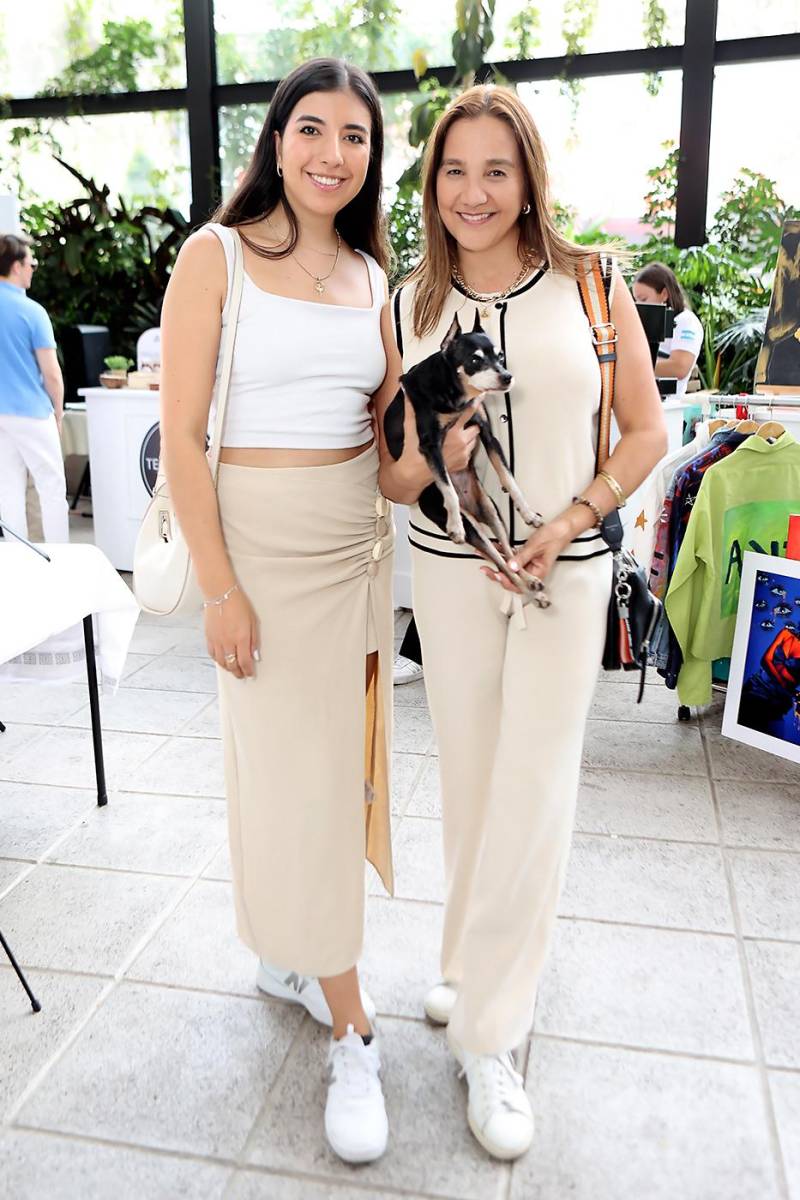 Valentina Dubón y Nelly Jerez. 