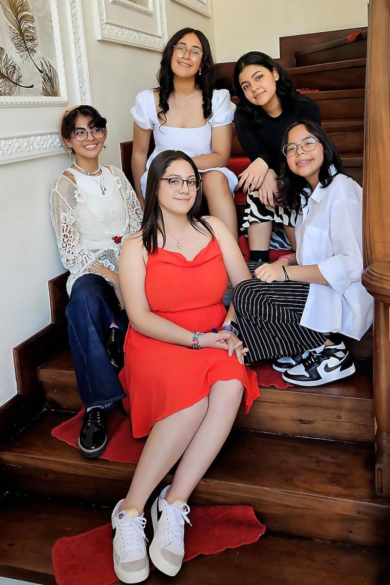 Natalia Flores, Leyla Cálix, Esther Ferrera, Daisy Vallecillo y Laura Nelson.