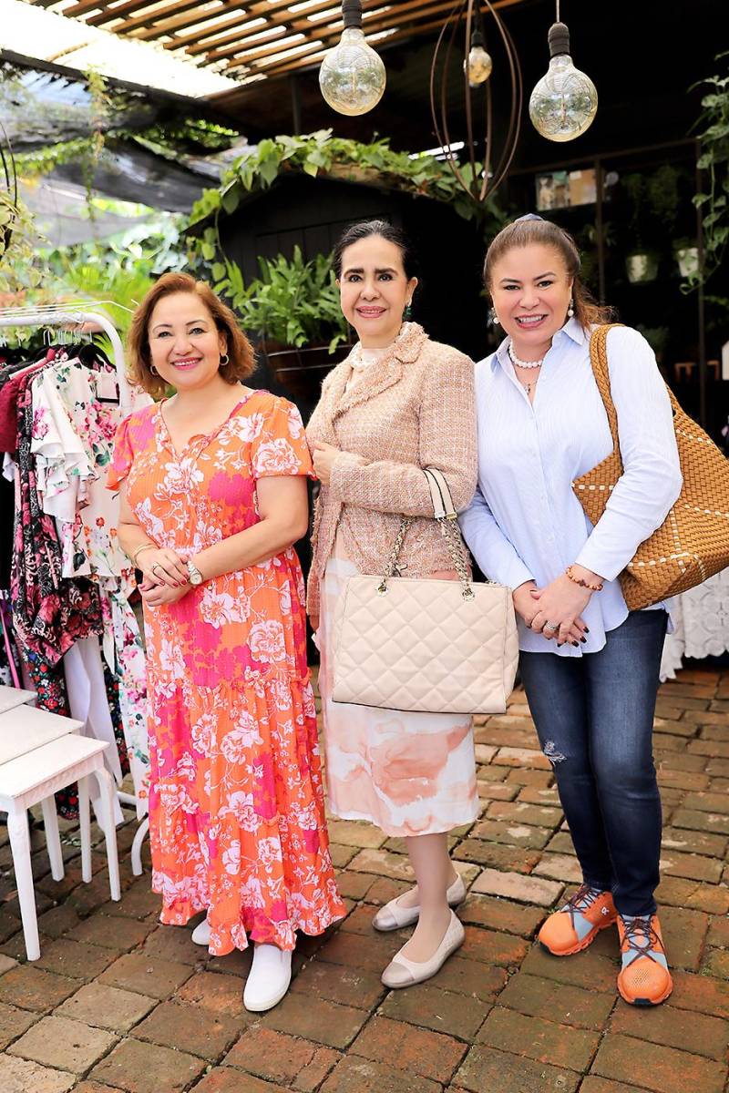 Karla Espinal, Luz Ernestina Mejía y Gina Mendieta.