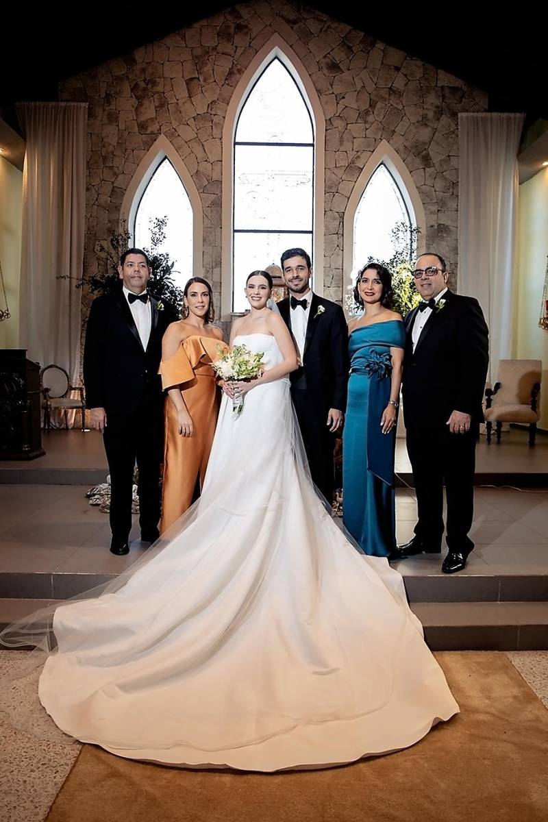 Julio y Mónica Gutiérrez, Juan Carlos y Andrea, Mónica y Fernando Lama