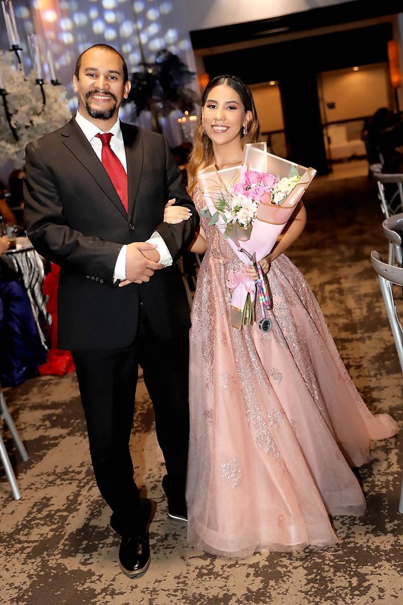 DESFILE DE PADRES E HIJOS DE LA PROM NIGHT 2023 DE LA ELVEL SCHOOL