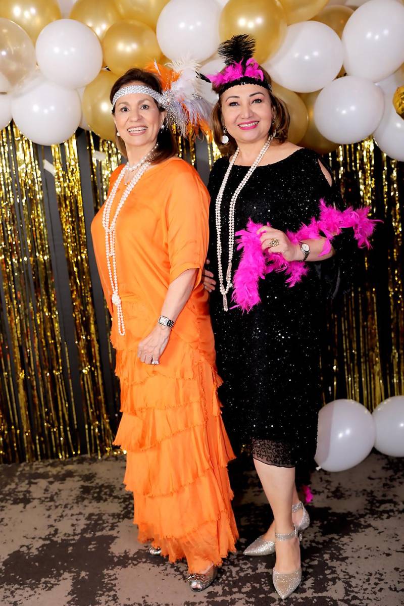 Teresita de Carranza y Karla Rodríguez de Espinal.