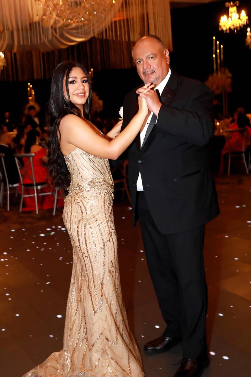 Alexa Marroquin y su padre Williams Marroquin. 