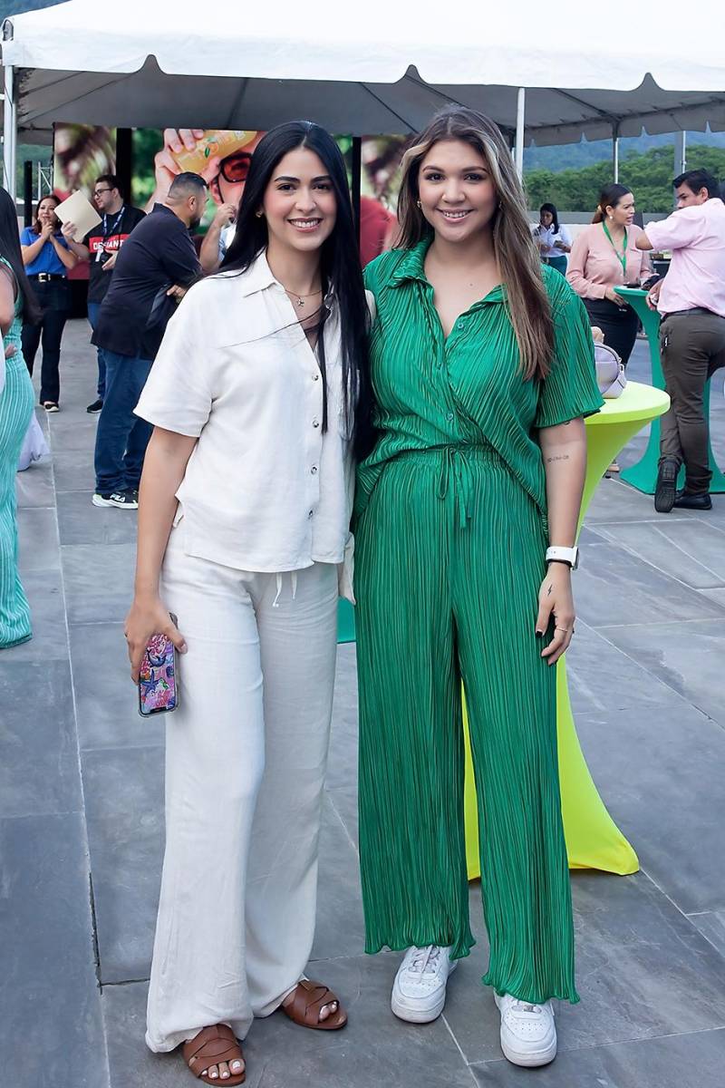Grecia Gáleas y Jeanine Najar.
