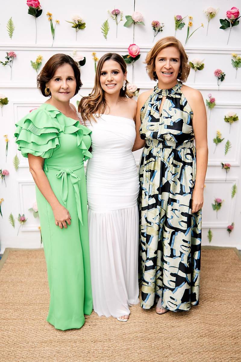 Roxanda Chinchilla, Alexa Girón y Jessica Bueso.