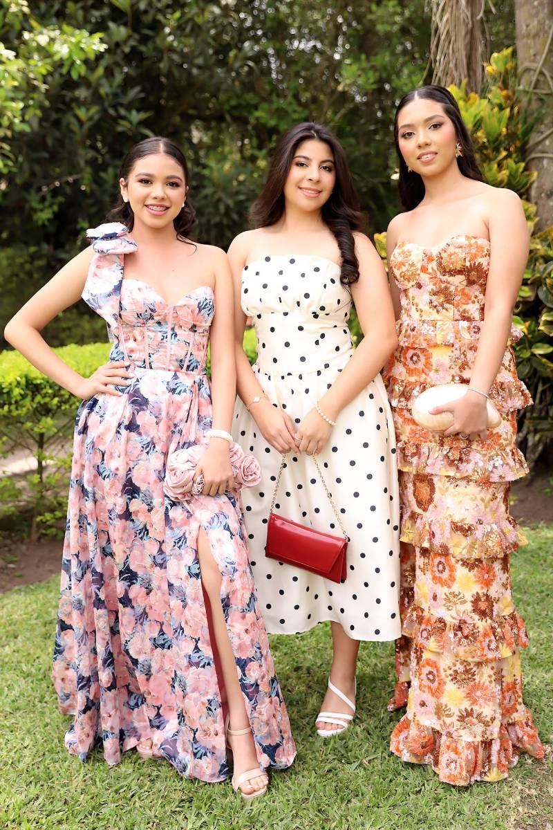  Avril Gradiz , Adriana Domínguez y Ana Camila