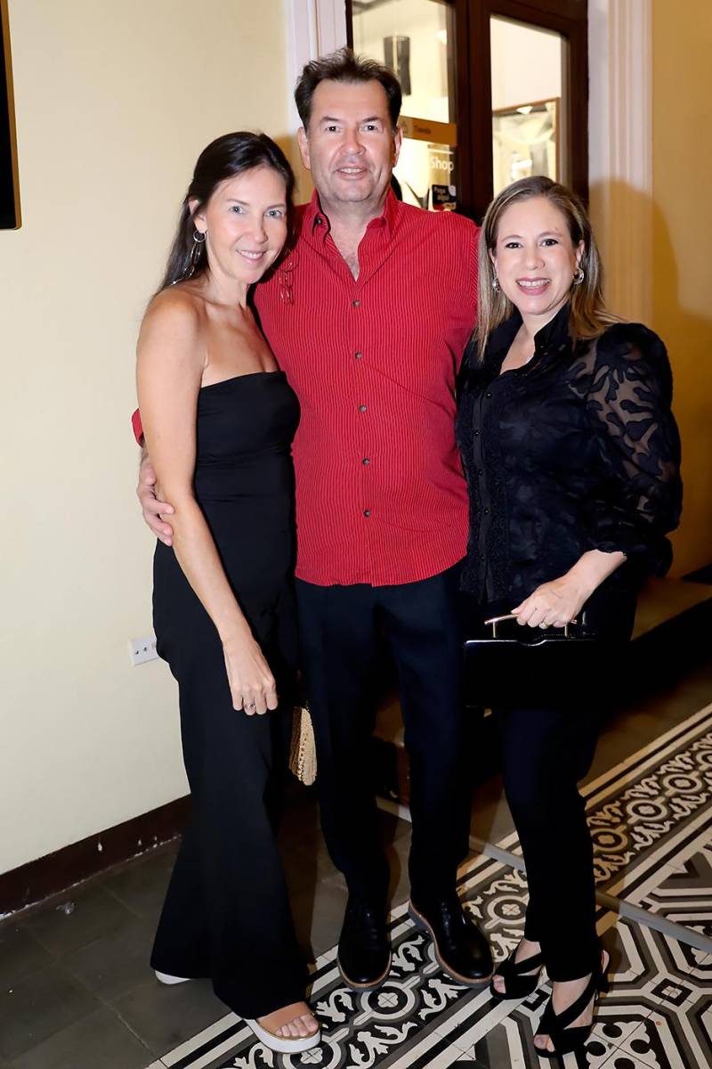 Lorenza Durón, Rufo Paredes y Anahí Vargas.