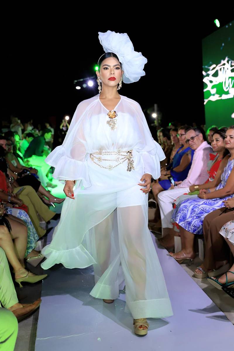 Mar de sombras by Miguel Chong en el Roatán Fashion Show 2025