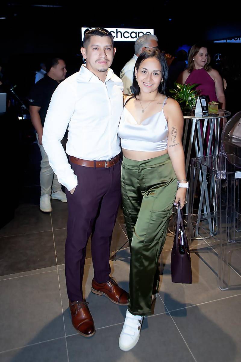 Invitados a la apertura de la moderna sala de ventas de Mercedes Benz en San Pedro Sula.