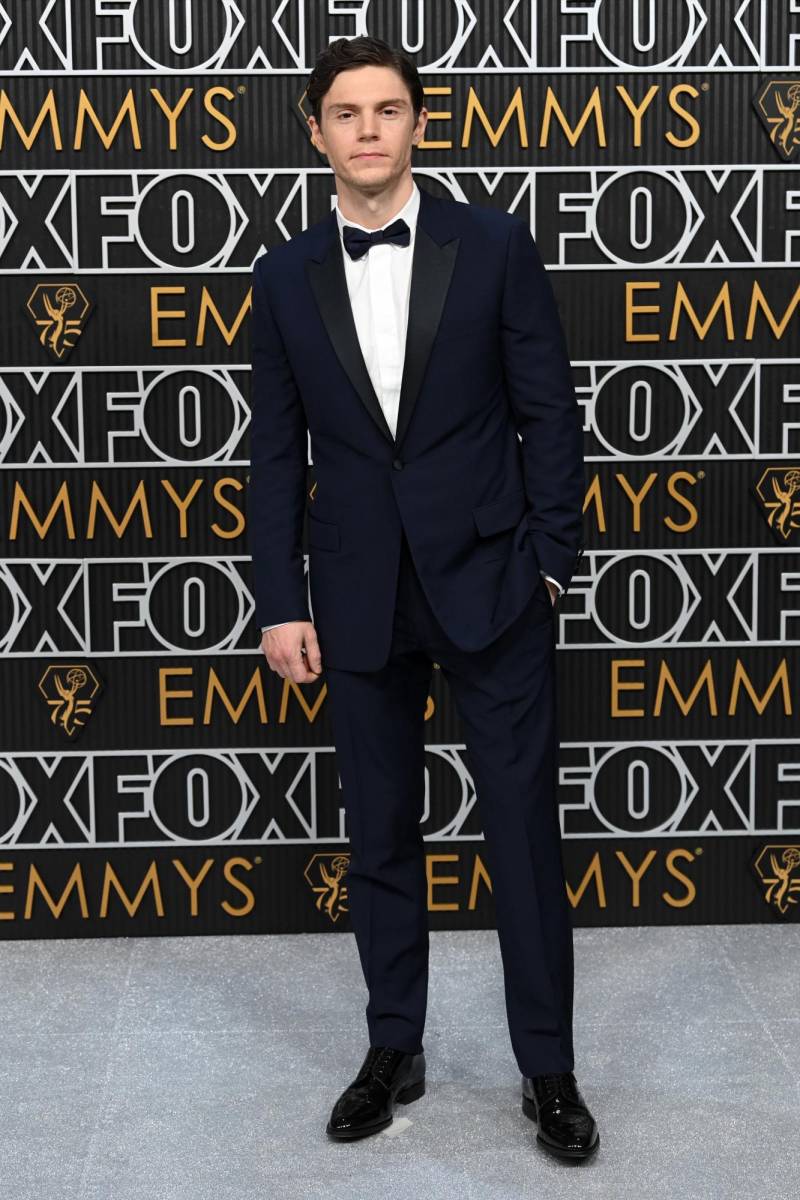 Evan Peters.