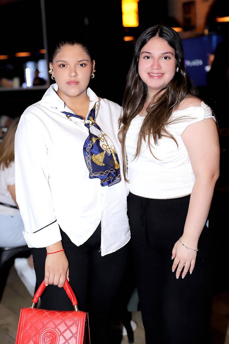 Andrea Reyes y Valeria Ordóñez.