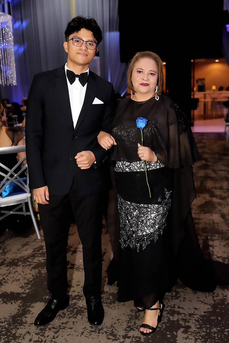 Aaron Ernesto Fugón con su madre Reyna Alvarado