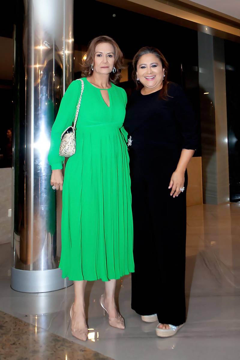Lucy Kury y Mirna Carrion.