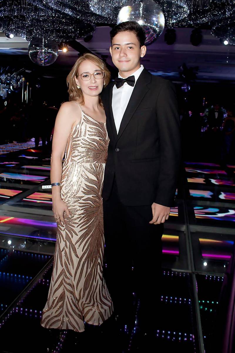 Jessica Bowen y su hijo Gabriel Bowen