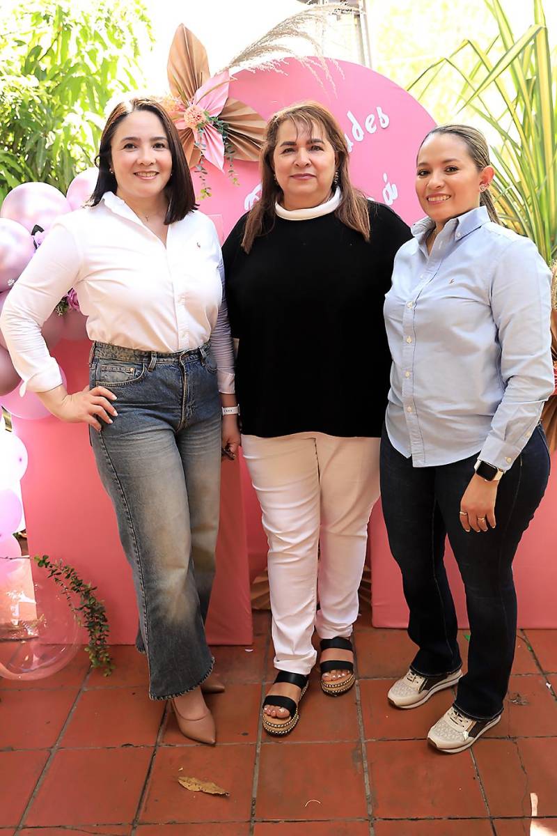 Karla Ortéz, Rosa Miranda y Gloria Contreras