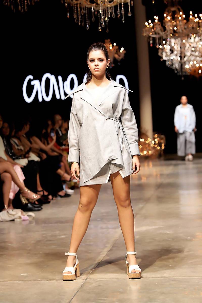 Para ellas, Galeano apuesta por cortes limpios y minimalistas que se pueden adaptar fácilmente a los looks diarios