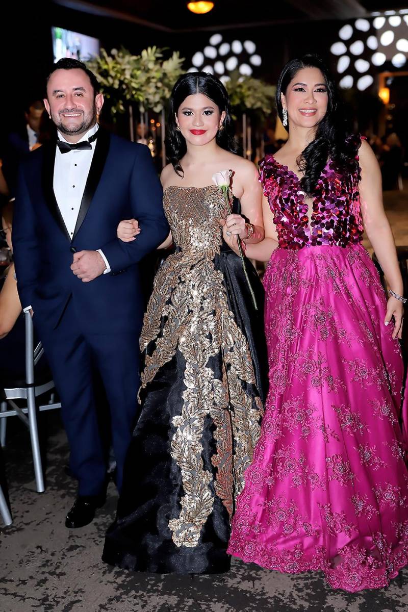 Luis, Luna Alfaro y Laura Alvarado.