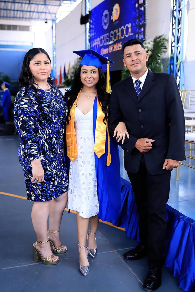 Graduación de la clase 2025 de Macris School