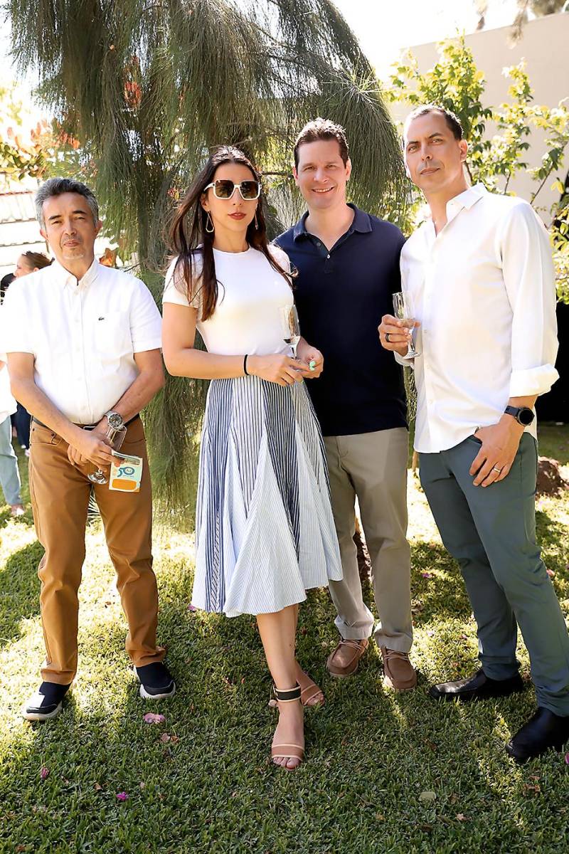 Héctor Salazar, Ana Rocío y Michael Peabody y Ruy Merriam