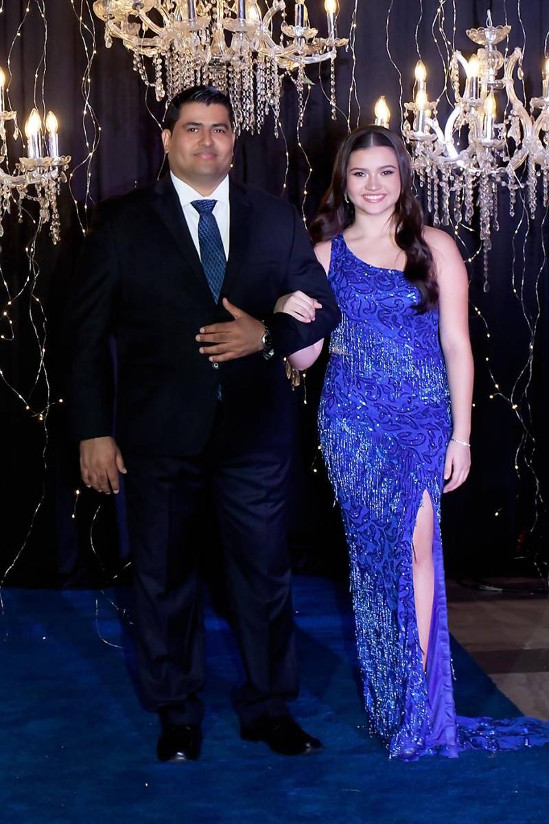 José Mancia con su hija Kamilah Mancía Paz.