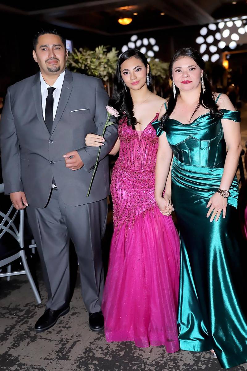 José, Natalia María Lagos y Belky Laínez.