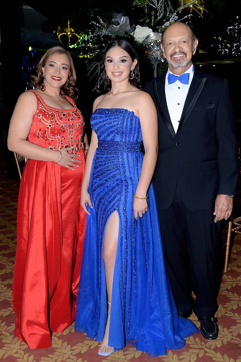 Yesica, Valentina y Arnaldo Palma