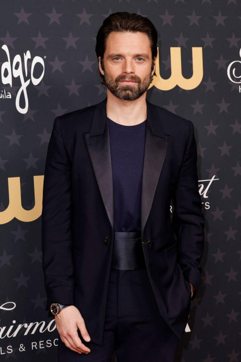 Sebastian Stan en Givenchy.