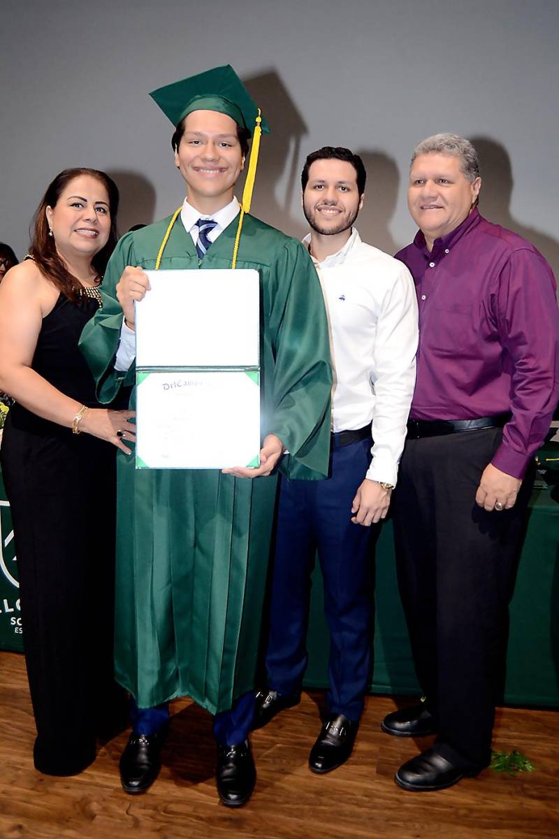 Graduación 2024 de DelCampo School