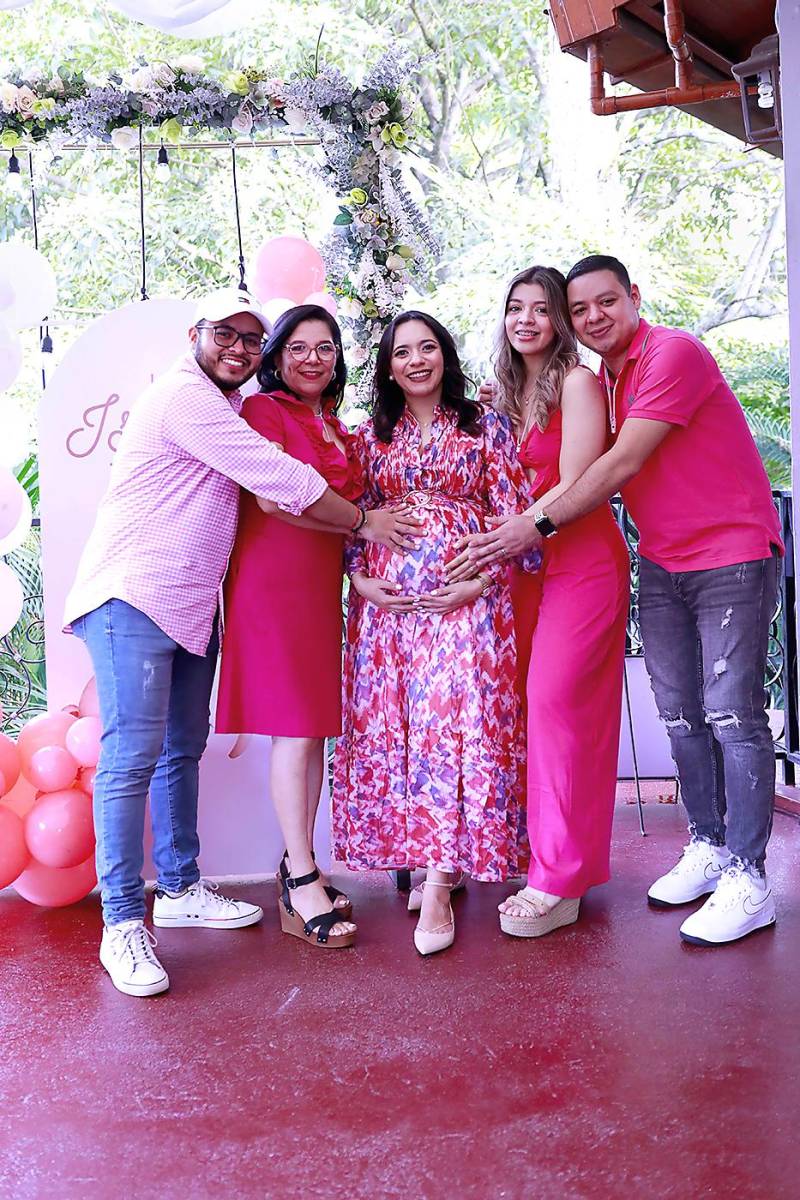 Cristian Matute, Mery Vásquez, Lidieth Canales, Mery Matute y David Matute.