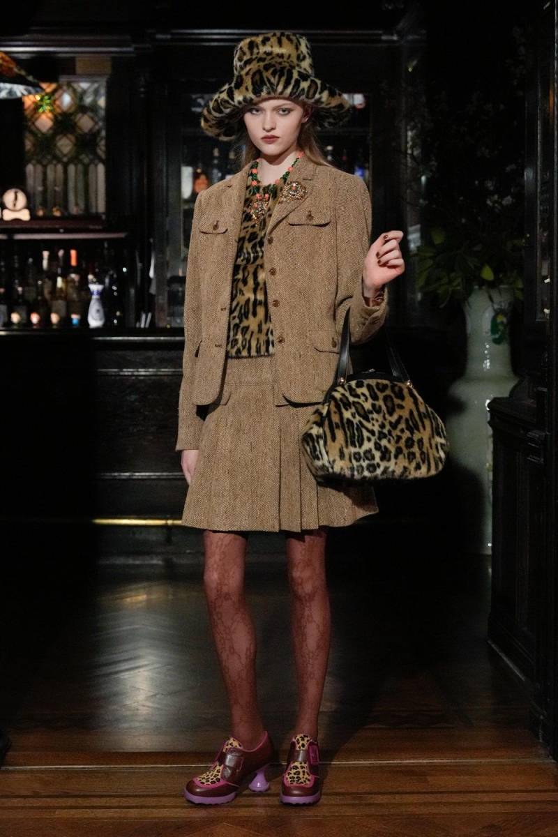 Fantasía y glamour en la colección de Anna Sui