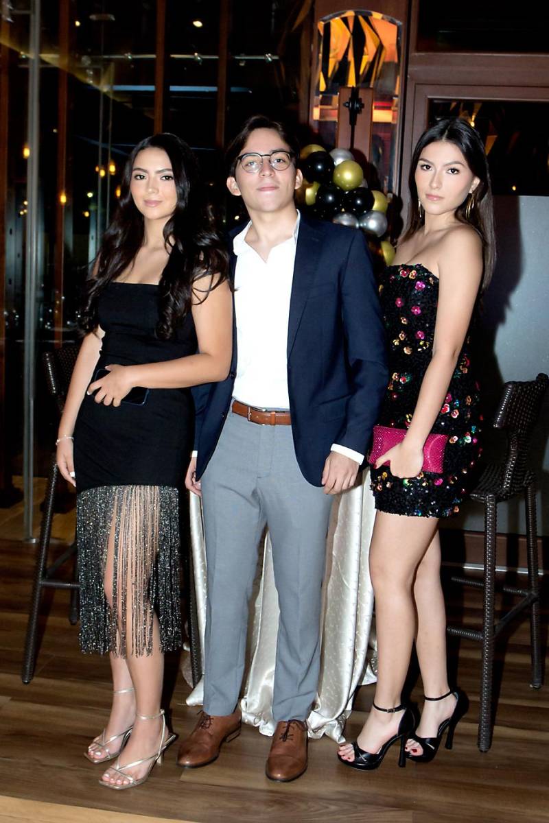 Mónica Carranza, Emilio Castellanos y Sofía Carranza. 