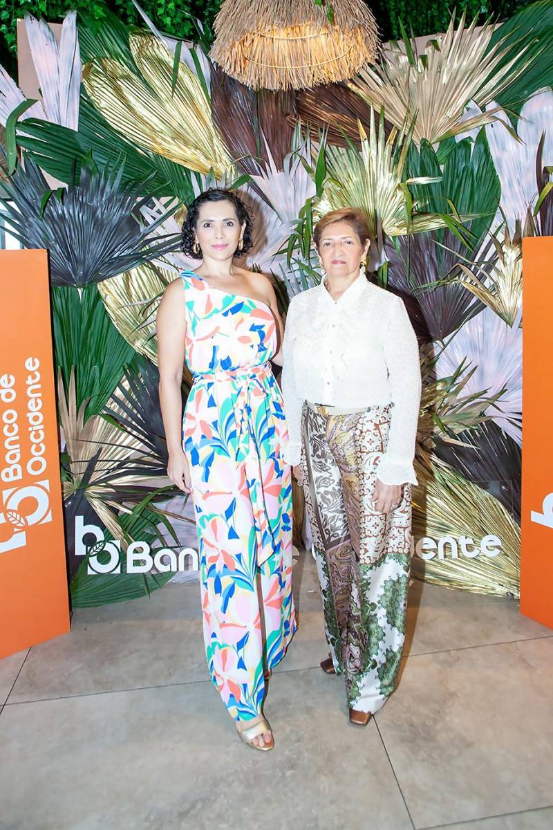 Dora María Sandoval y Dora de Sandoval.