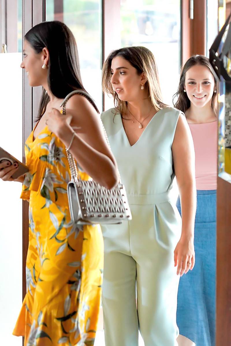 Adriana Bendaña Prieto, Laurie Marie y Fabiola Panting.