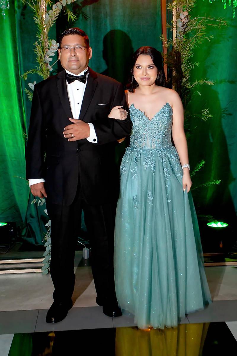 Carlos Oliva y su hija Andrea Nicol