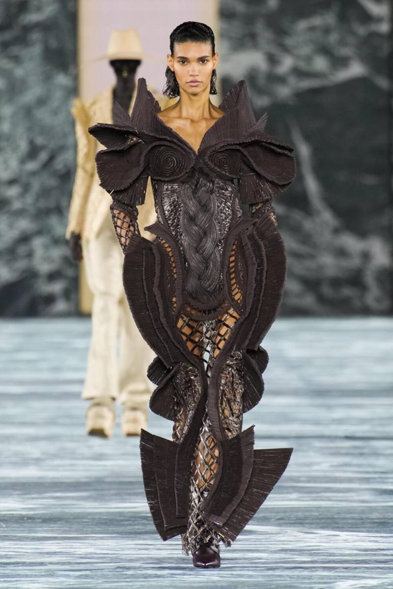 Cher engalana pasarela Primavera-Verano 2023 de Balmain