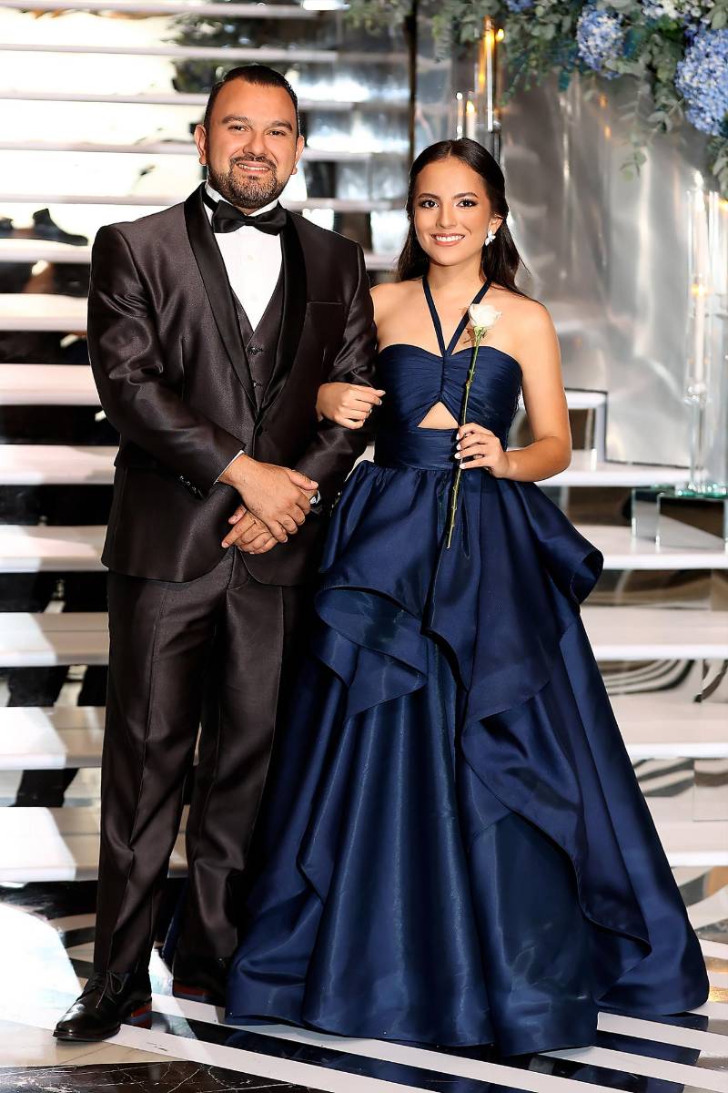 Antonella Mendoza con su padre Jayro Mendoza 