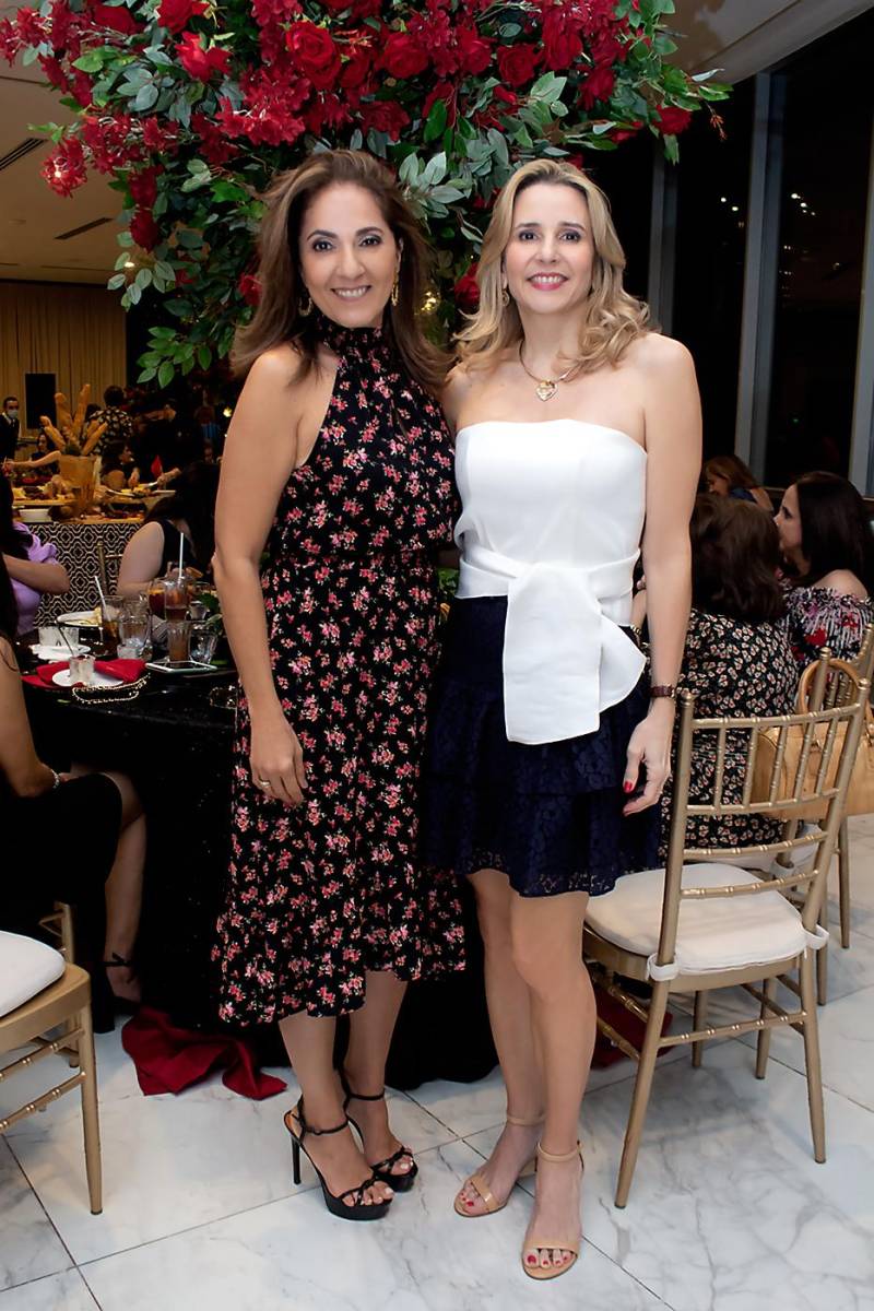 Victoria de Otero y María Elena Assaf.